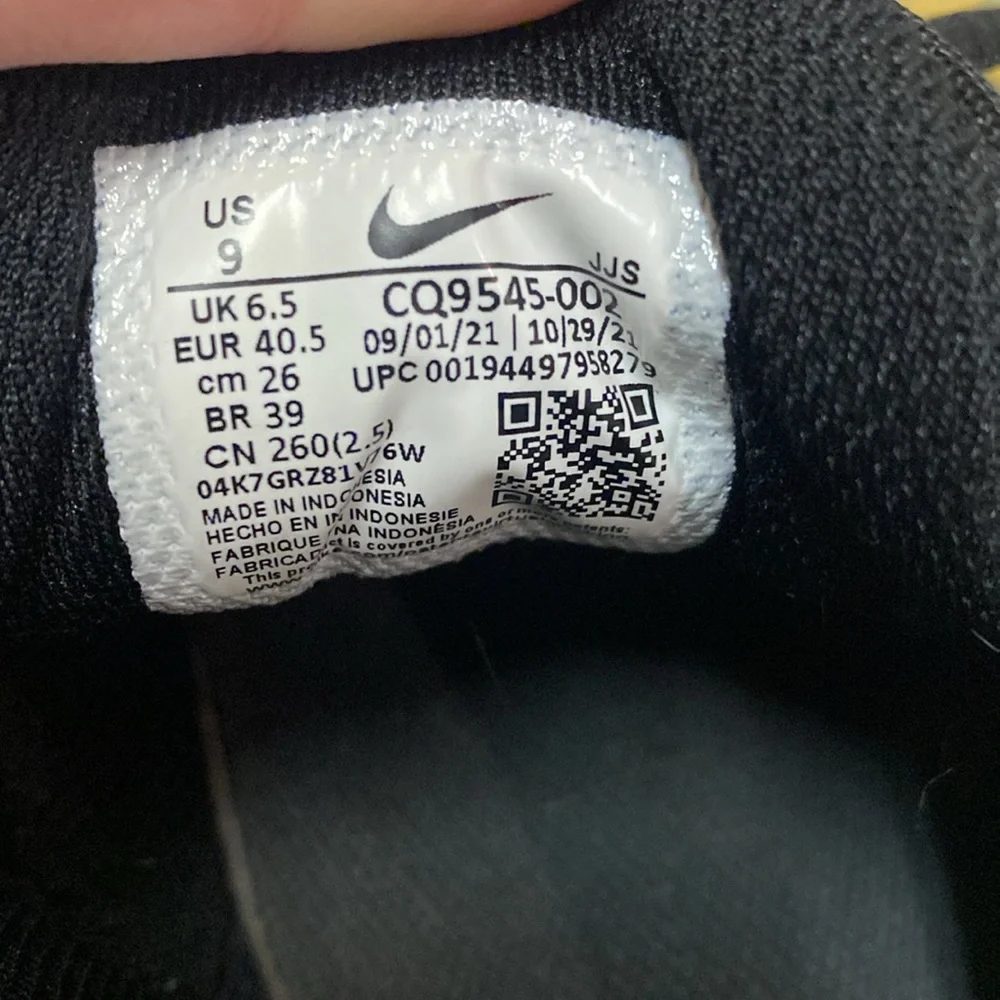 NIKE⭐️Legend Triple Black - Picture 9 of 11